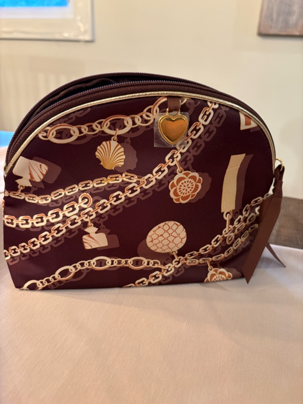 Estee Lauder Cosmetic Bag with Gold Chain Motif